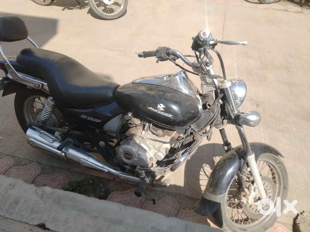 Avenger 220cc bike