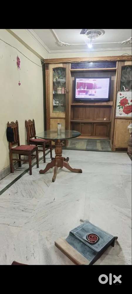 Flash sale For WOODEN DINNING TABLE