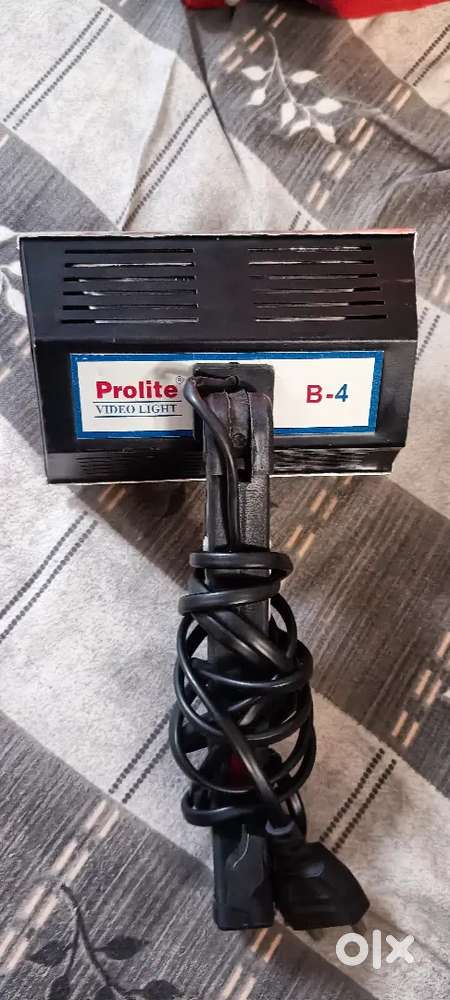 Studio light (prolight b-4)