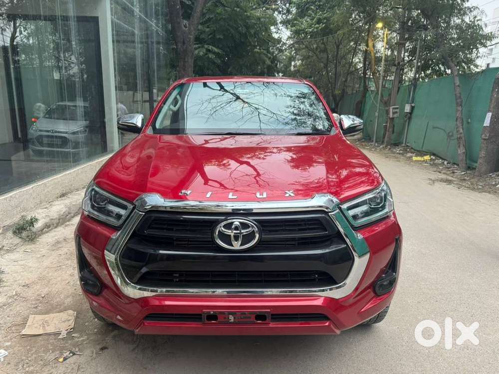 Toyota Hilux 2.8 High 4X4 MT, 2023, Diesel