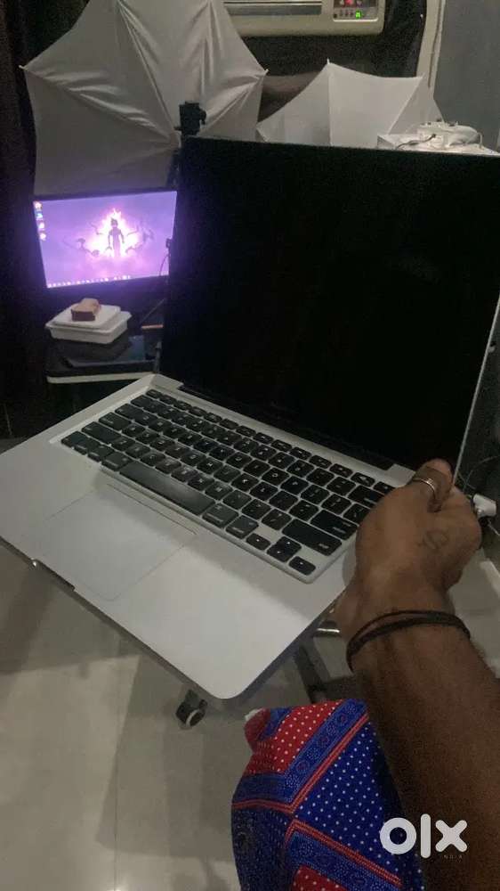 MacBook pro i5 12th gen