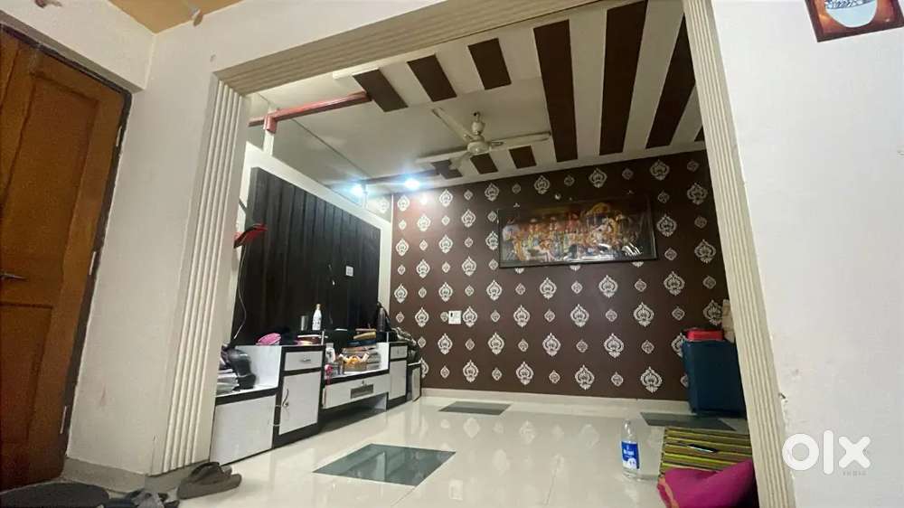 Girl flatmate required