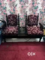 Setty with center table
