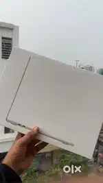 macbook air m2 star light colour 4 month old in warranty