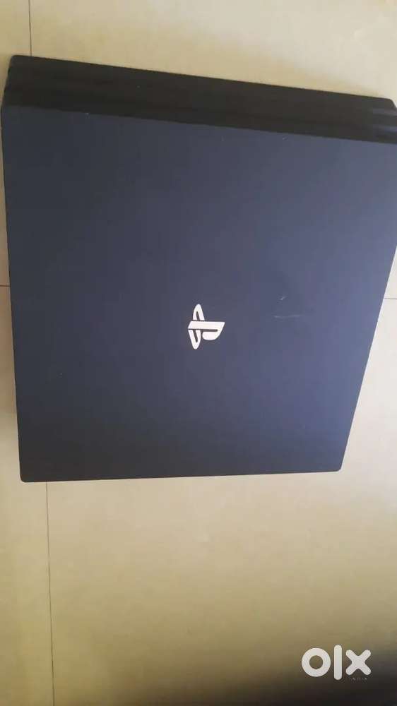 PS4 pro 1tb mint condition with one horizon zero dawn game disc