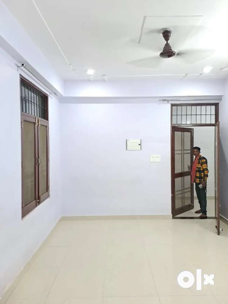 1bhk independent makan rent for family job class in chinhat main Road