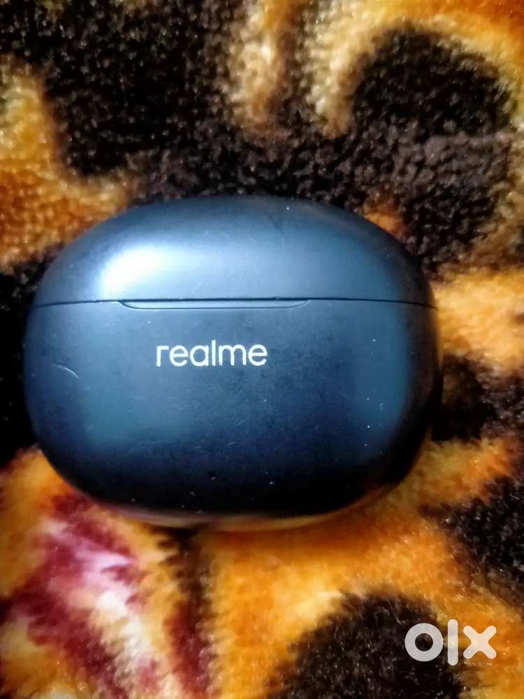 Realme T110 earbuds