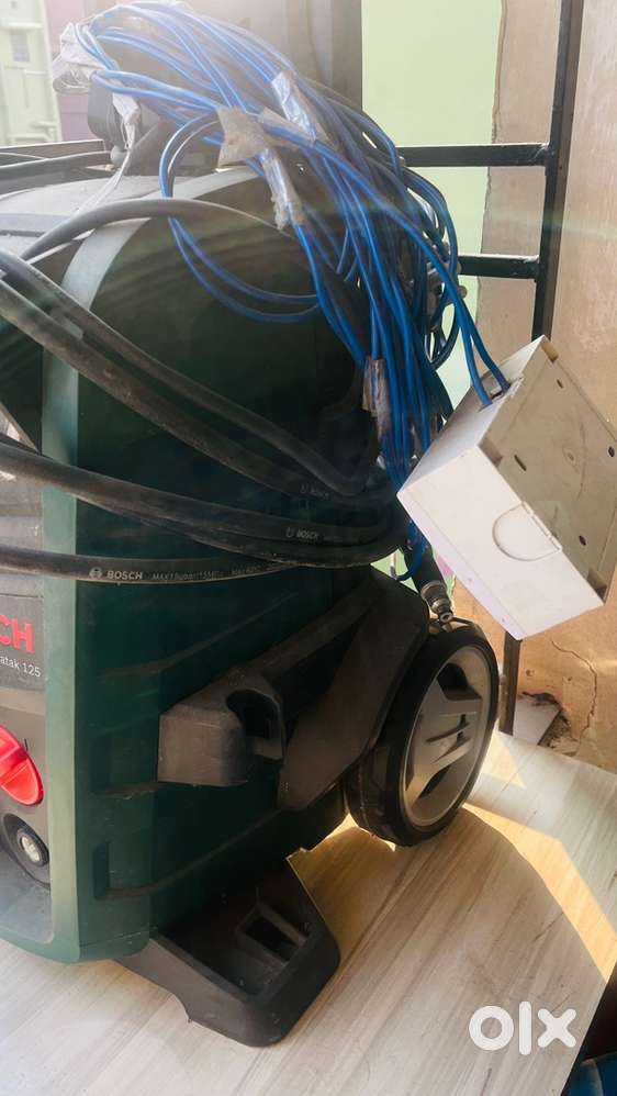 BOSCH Universal Aquatak 125 High Pressure Washer