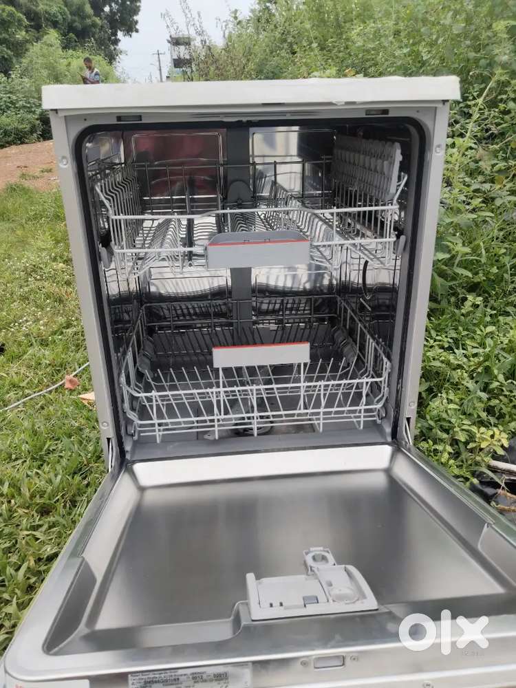 Dish washer