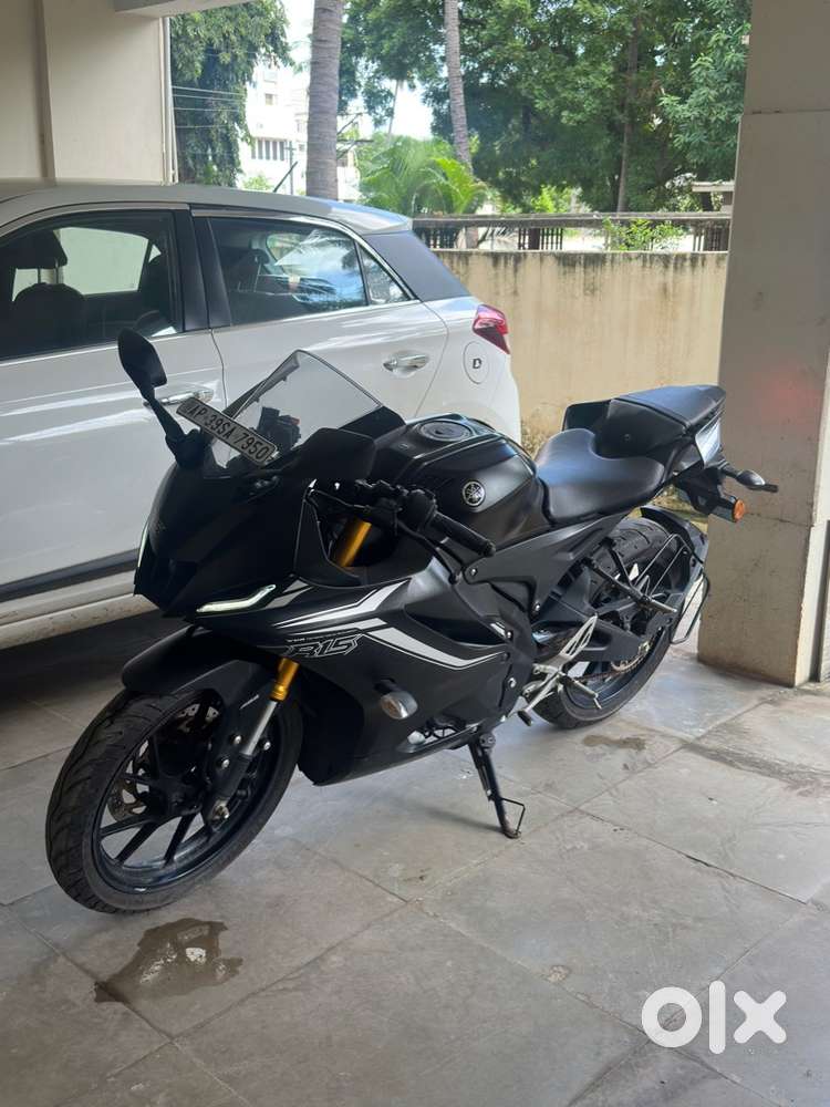 Yamaha R15 V4 matte black 2022, 8809km travelled