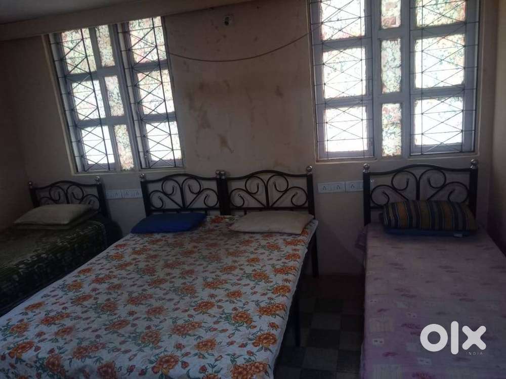 Pg Accomodation Available At Kalina