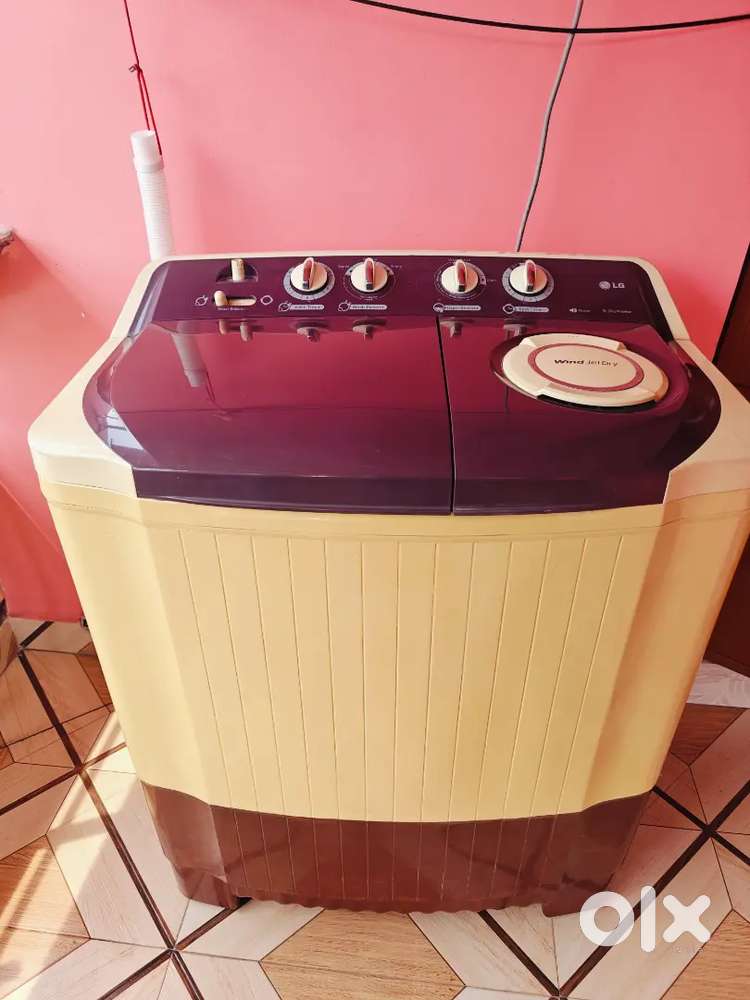 LG semi automatic good condition washing machine