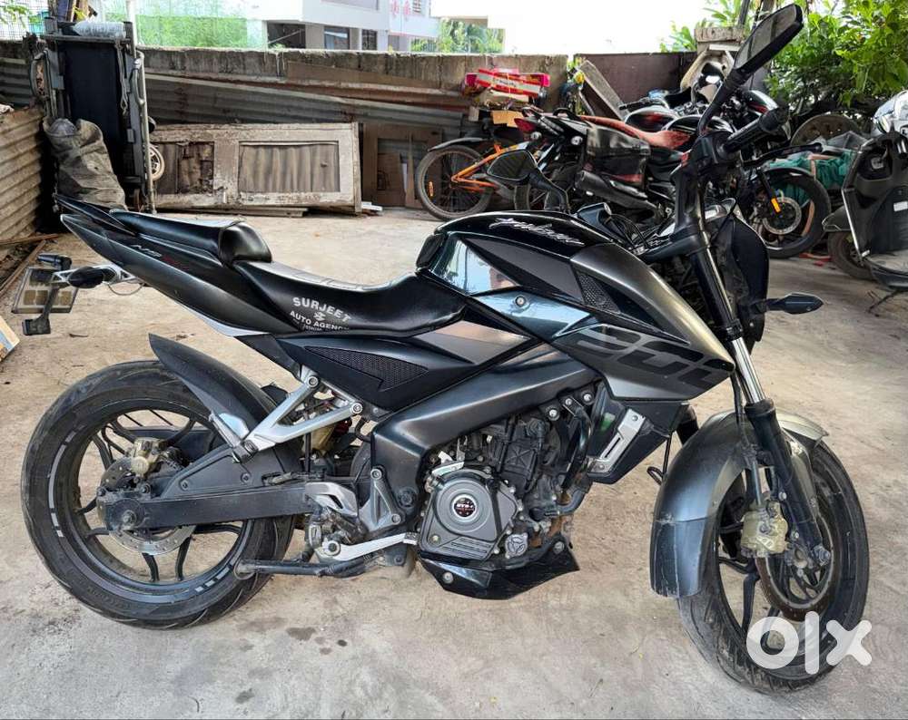 Pulsar NS 200 (2018)Graphite Black– Premium Look ,New Tyres,LED Lights