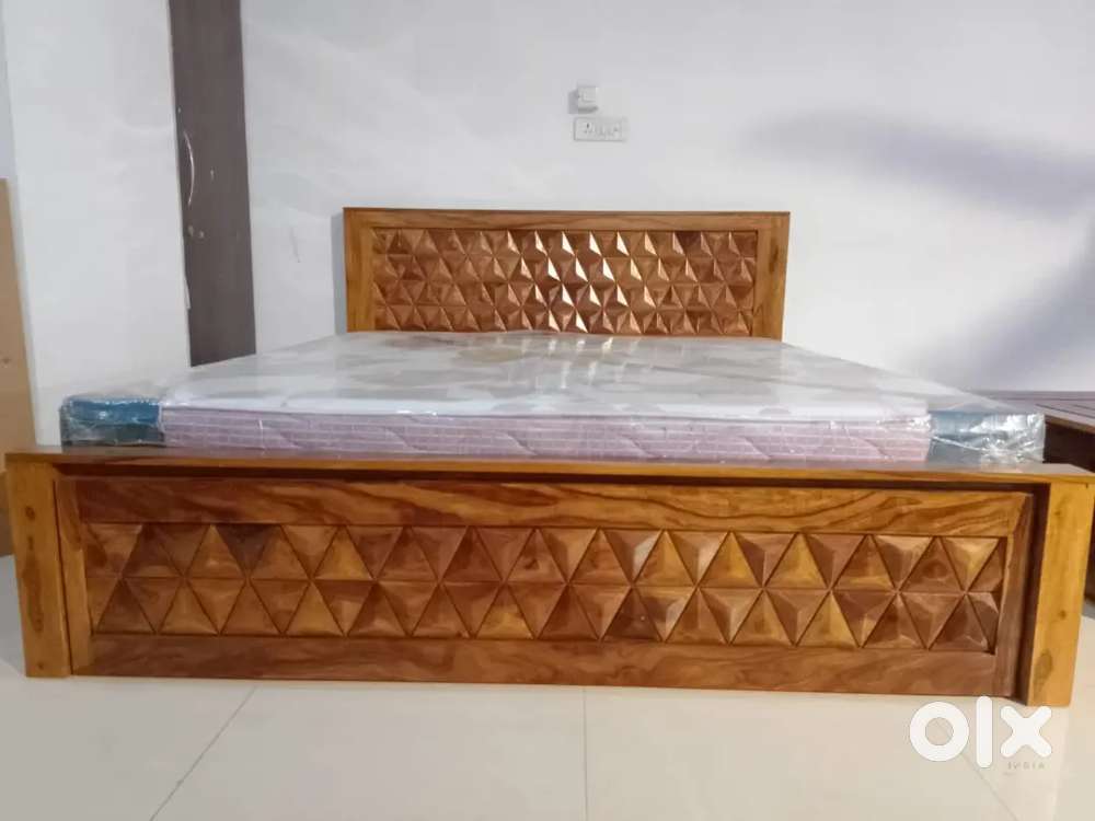 Premium quality double bed 100% sisam wood  34999 EMI Available