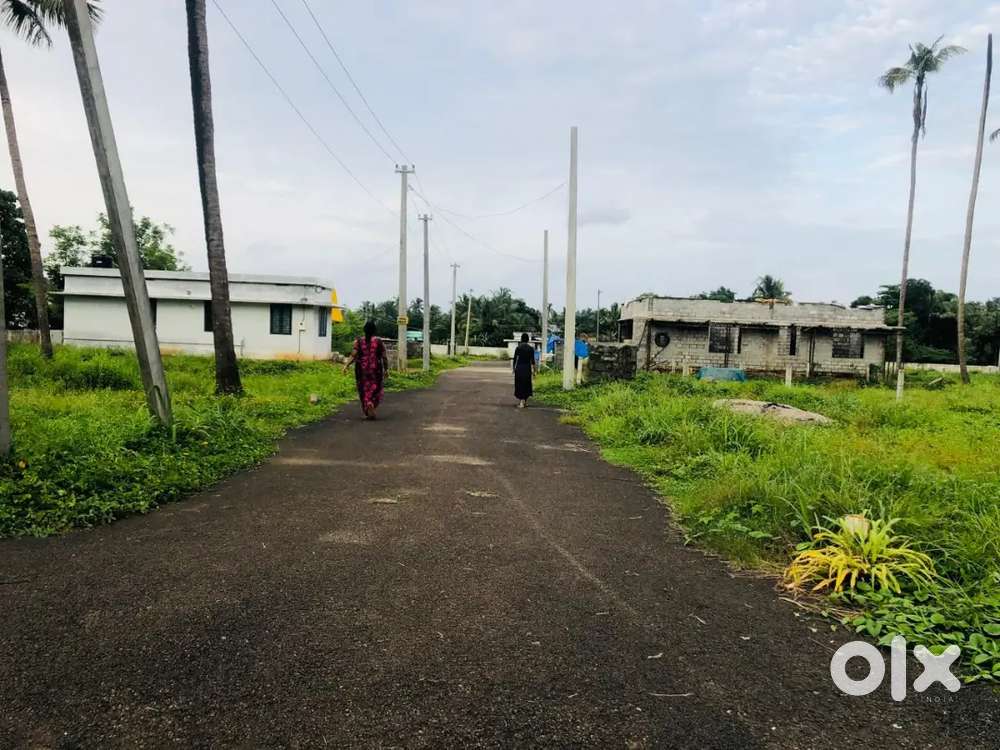 Thrissur ollur perinchery house plot 4 cent 8 cent