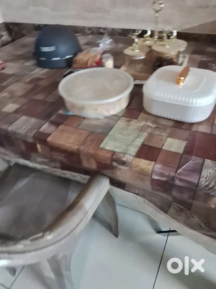 Dining table with 6 chairs