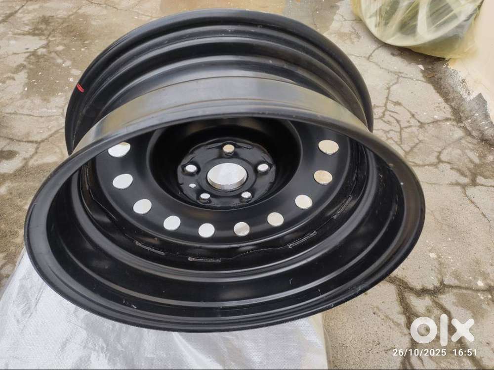 Maruti Suzuki Grand Vitara 4 new Wheel with cap
