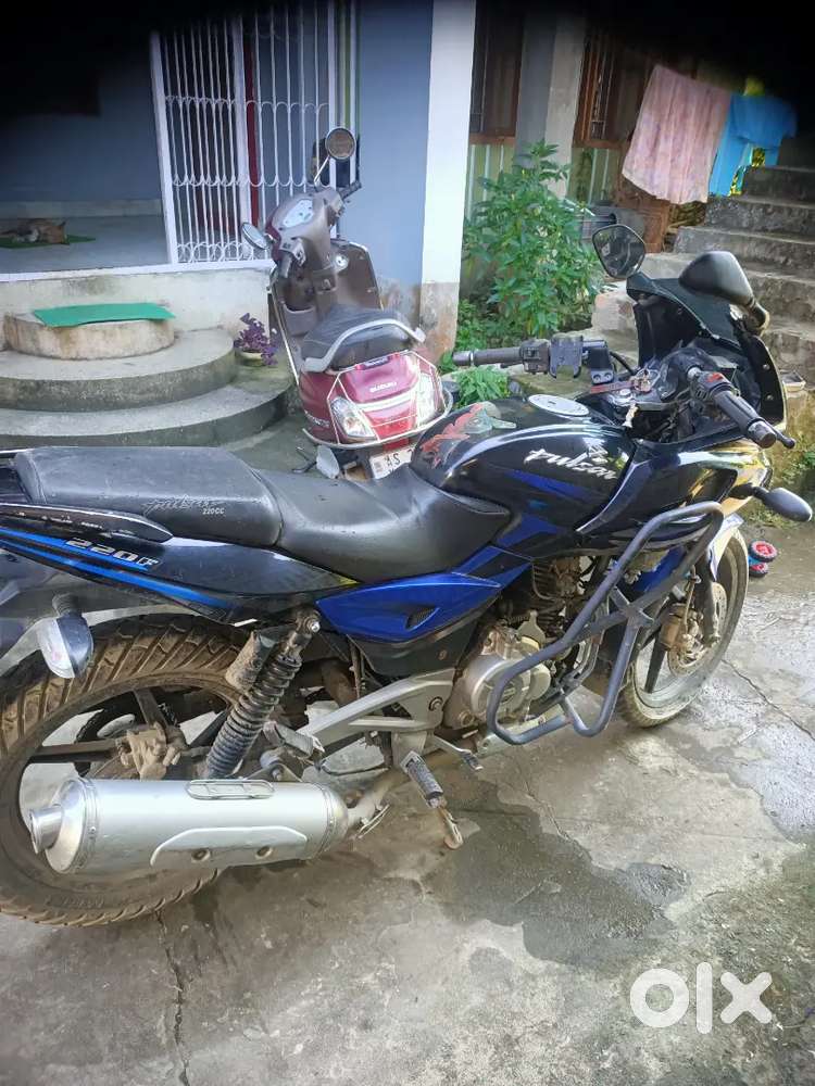 Bajaj Pulsar 220F 2015