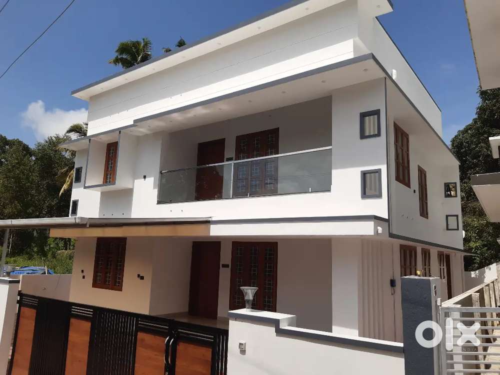 5.25 Cents 2150 sqft  4BHK NEW House for sale at Pullanivila.