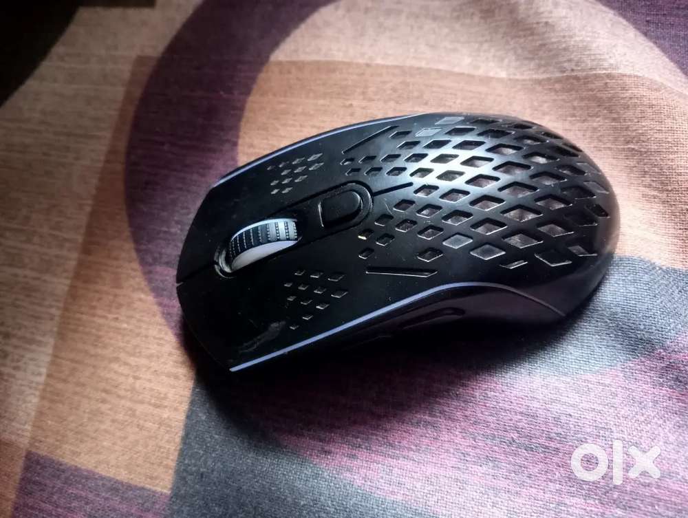 GM700 Wireless Mouse – Smooth Performance, Used Only 2 Years