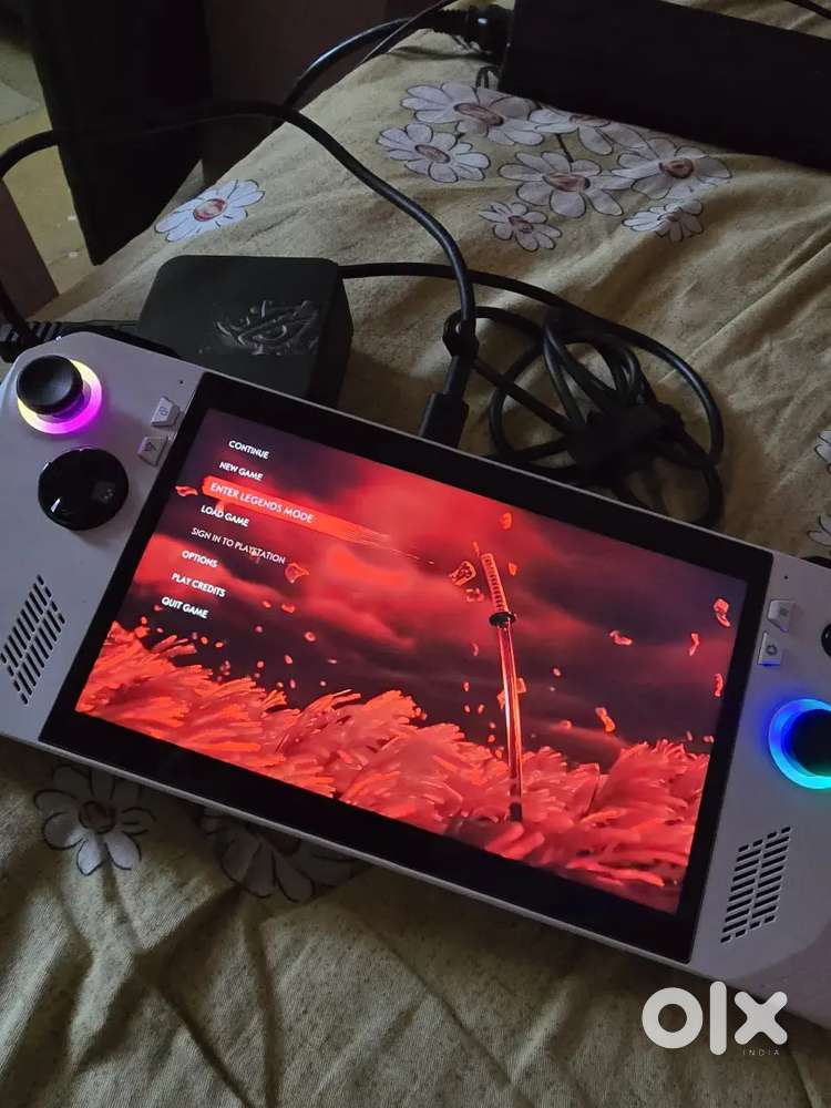 ASUS ROG Ally hand held device z1 extreme 16 GB RAM and 512 GB SSD