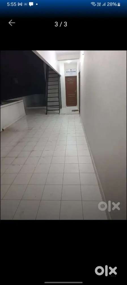 Bachelor's room / office space for rent