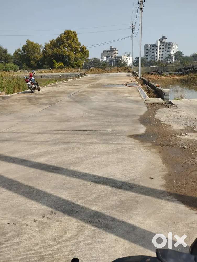 बुक कीजिए 60 फीट चौडी रोड में बड़े साइज का आवासीय प्लाट