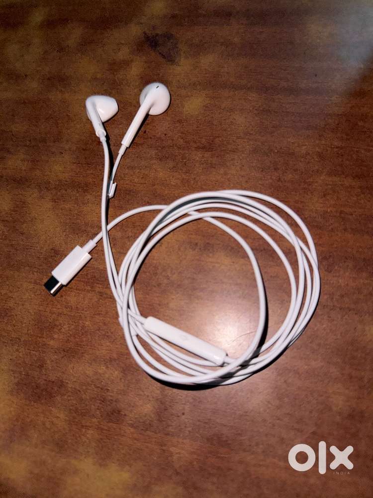 Apple’s Original Wired Earpods(type-c)