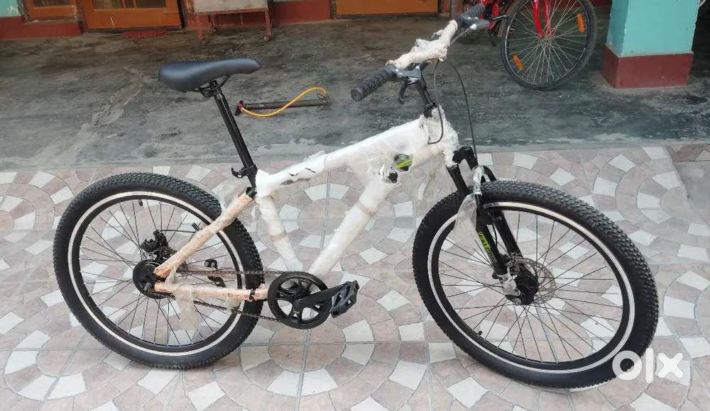 Falcon by lifelong cycle brand new