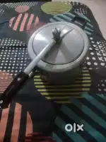 Hawkins pressure cooker in good condition.