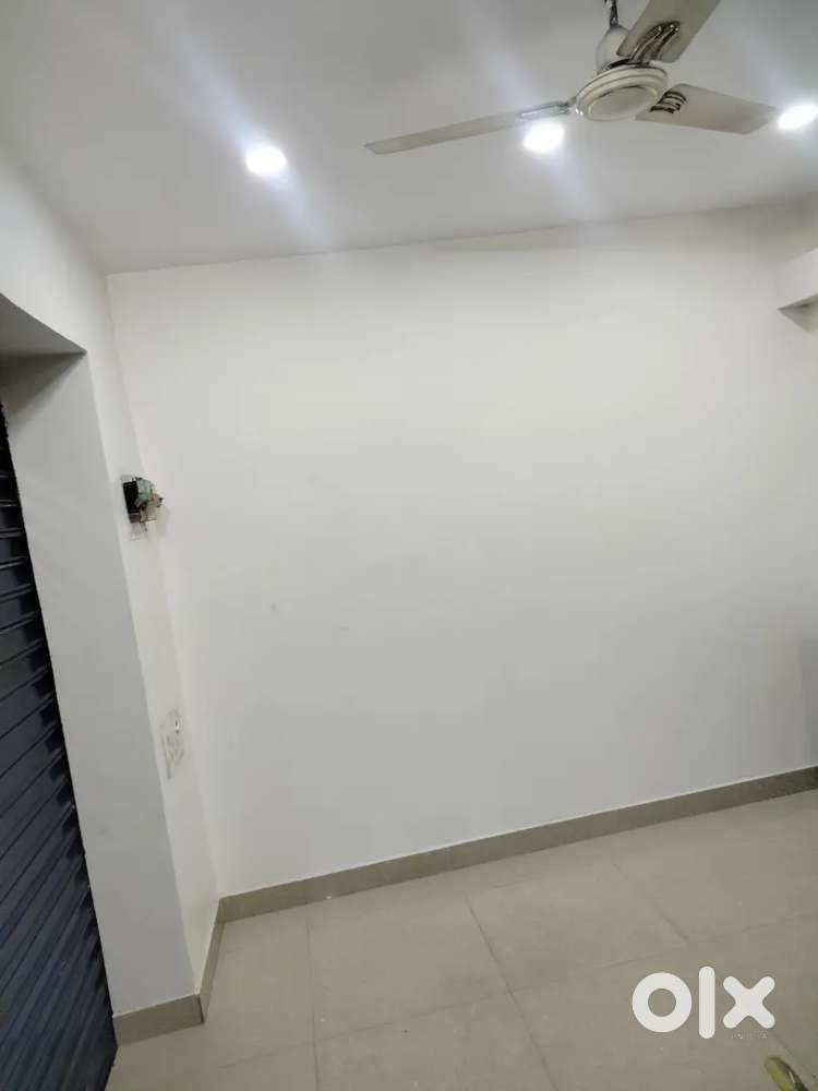 Shop for rent in Kadma, prime Location.