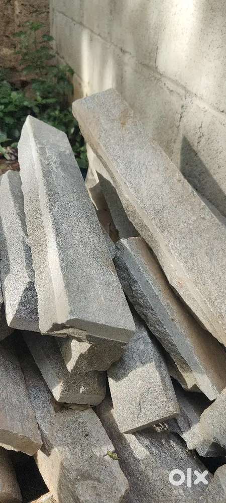 Compound or wall cladding stones