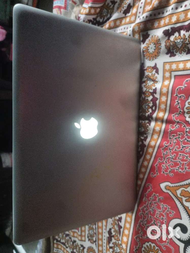 Apple MacBook Pro i7 8 GB ram 256gb rom ok condition ha