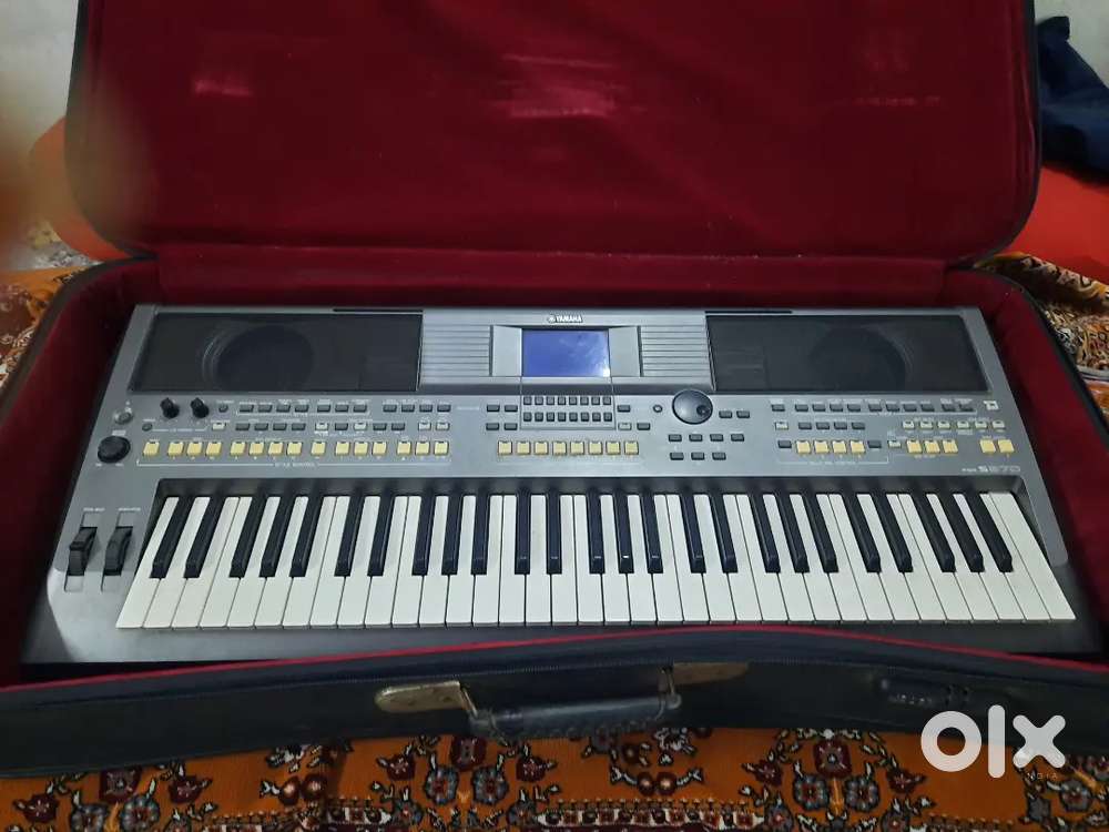 Yamaha PSR S 670 professional keyboard