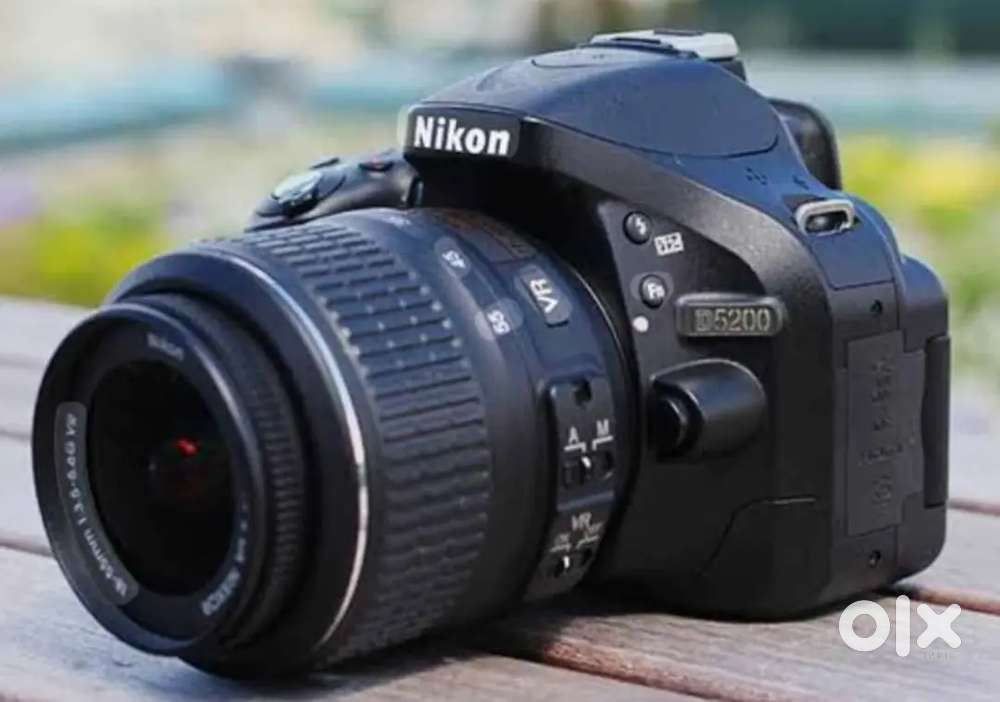 Nikon D5200 with 2 lance