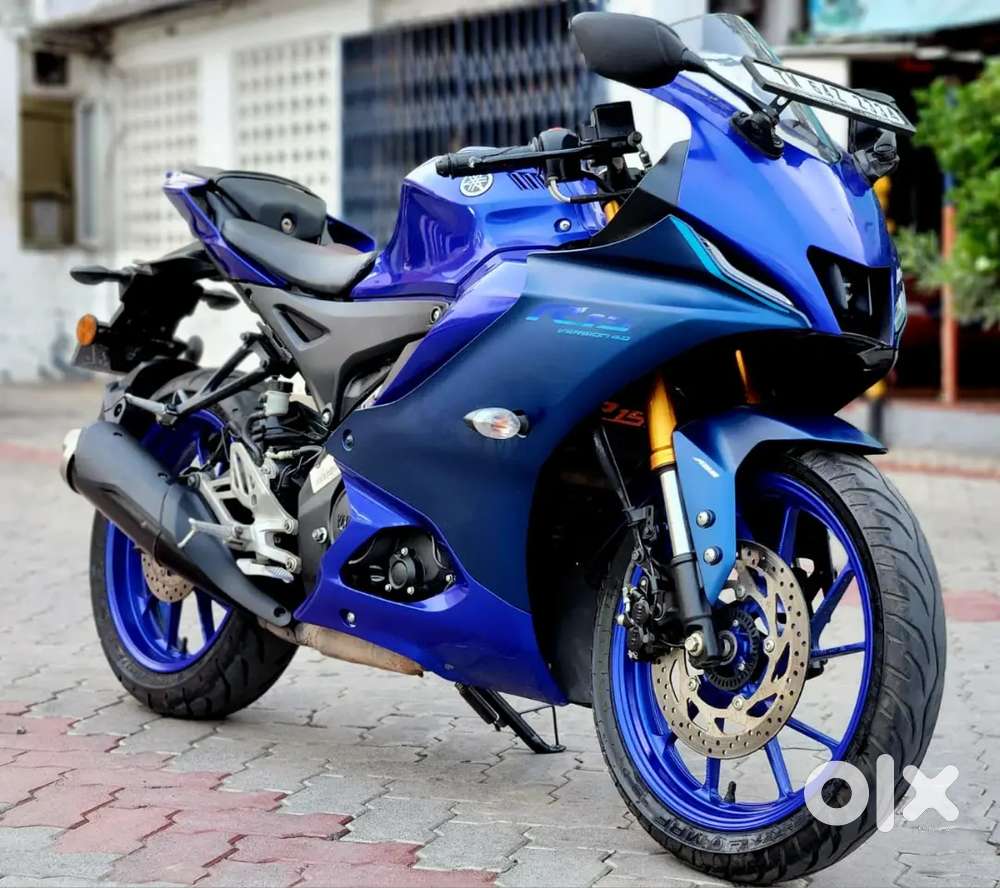 Yamaha R15 V4 quick shifter low km