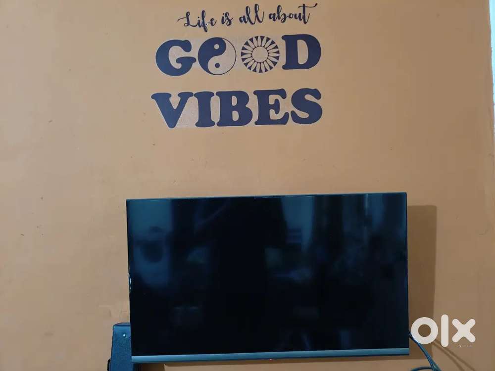 32 Smart LED TV – Imported, Like New, With Bill