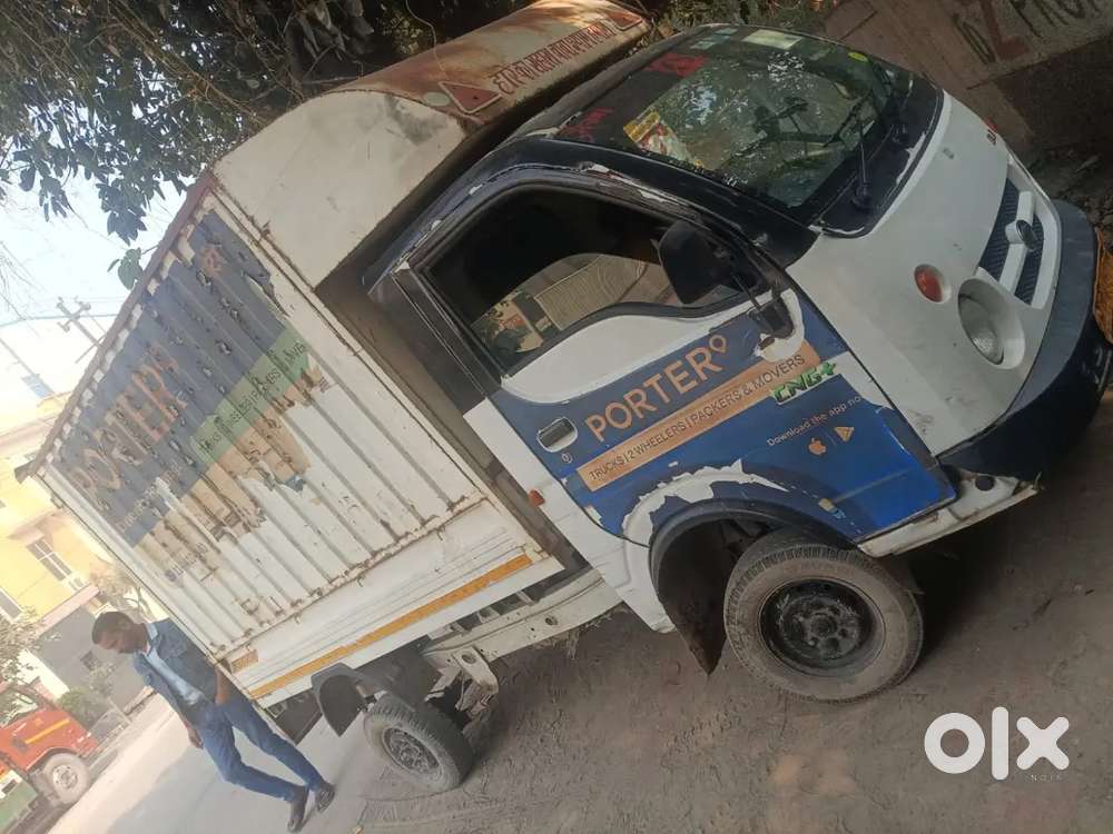 Porter me gadi chalani hai chota hathi