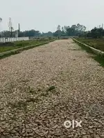 Purvanchal expressway ki service line se lage plot le
