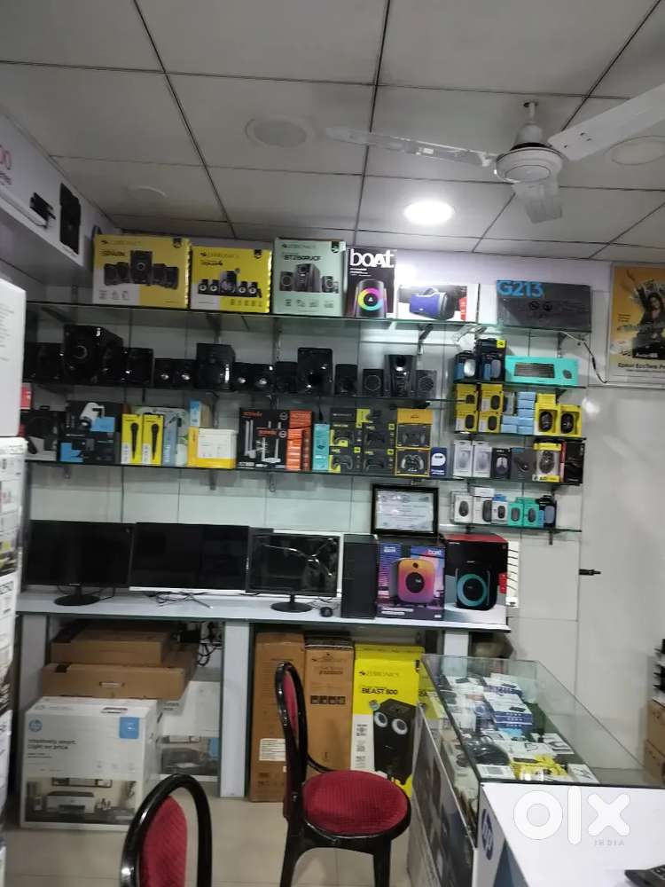 female staff for computer shop