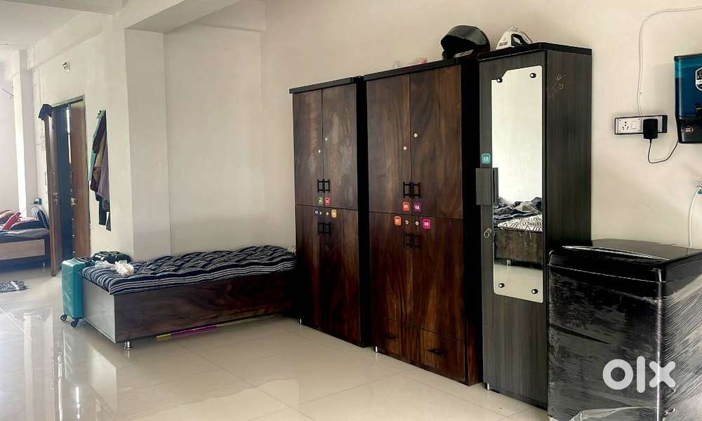 MARUTI  LUXURY BOYS PG