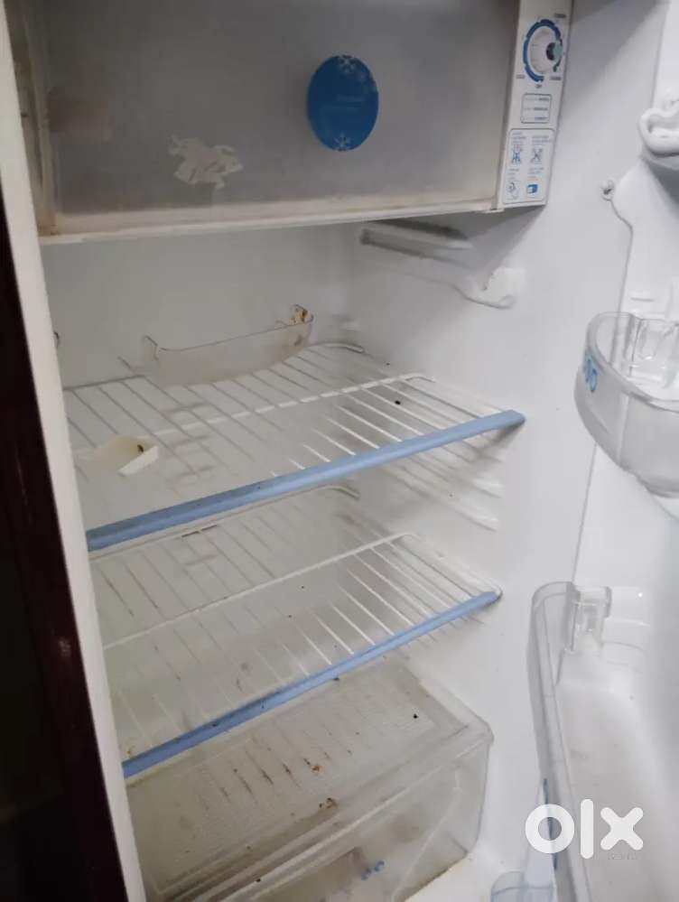 Single Door LG Fridge in Running condition Rs.4200/-