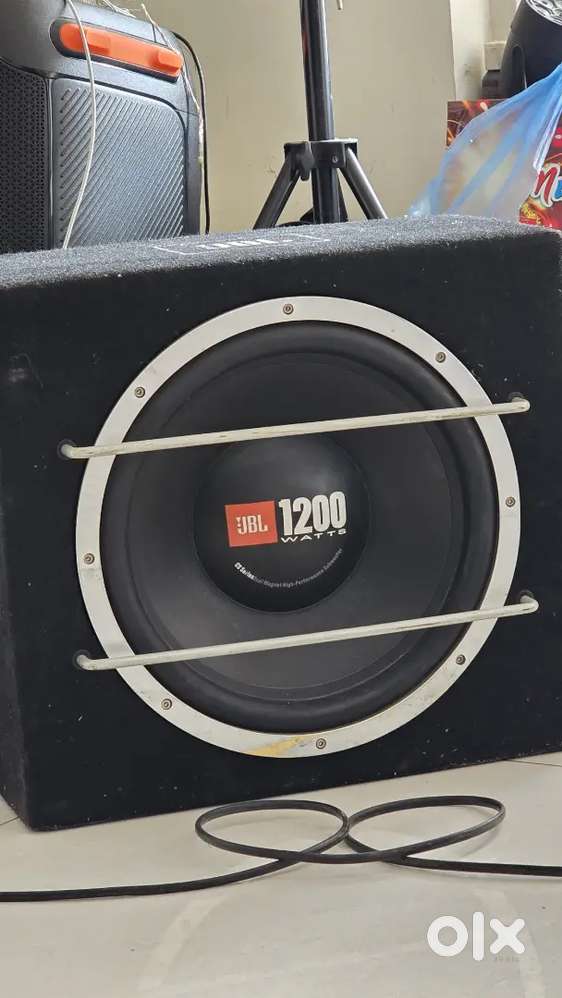 JBL subwoofer with amplifier for car