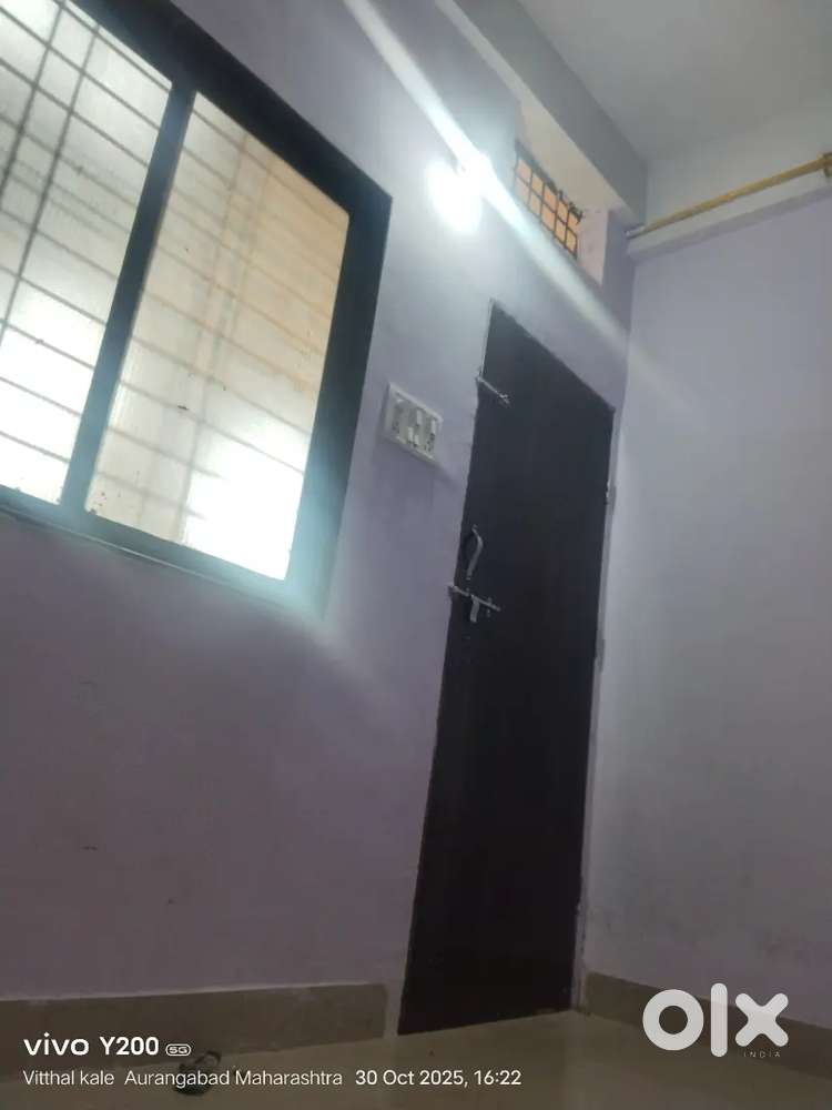 Want room patner single job or college student