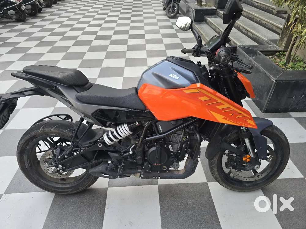 KTM DUKE 250 CC  BRAND NEW,@8 MONTH OLD