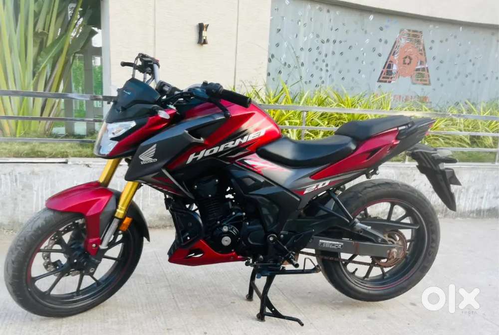 HONDA HORNET 200 (2.0)
MODEL 2022
15000  km running 
1ST OW