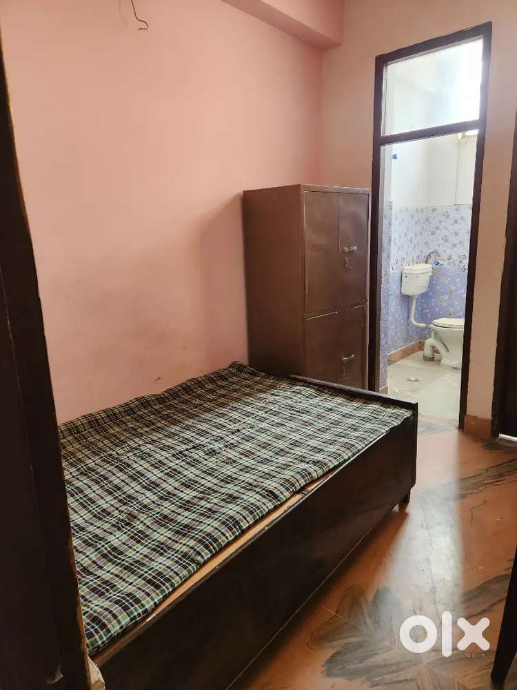 ROOMS AVAILABLE ON SINGLE OCCUPANCY BASIS FOR STUDENT AND WORKING PROF