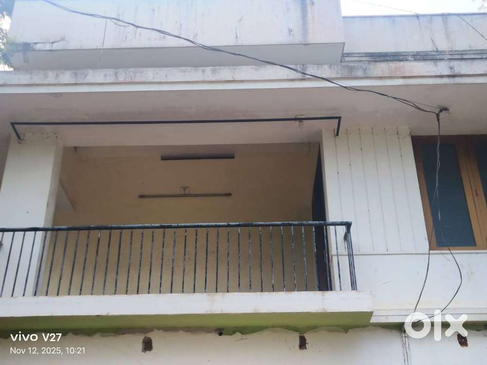 (IDS-231698) 5 Cent Land With Old House For Sale At Kuravankonam