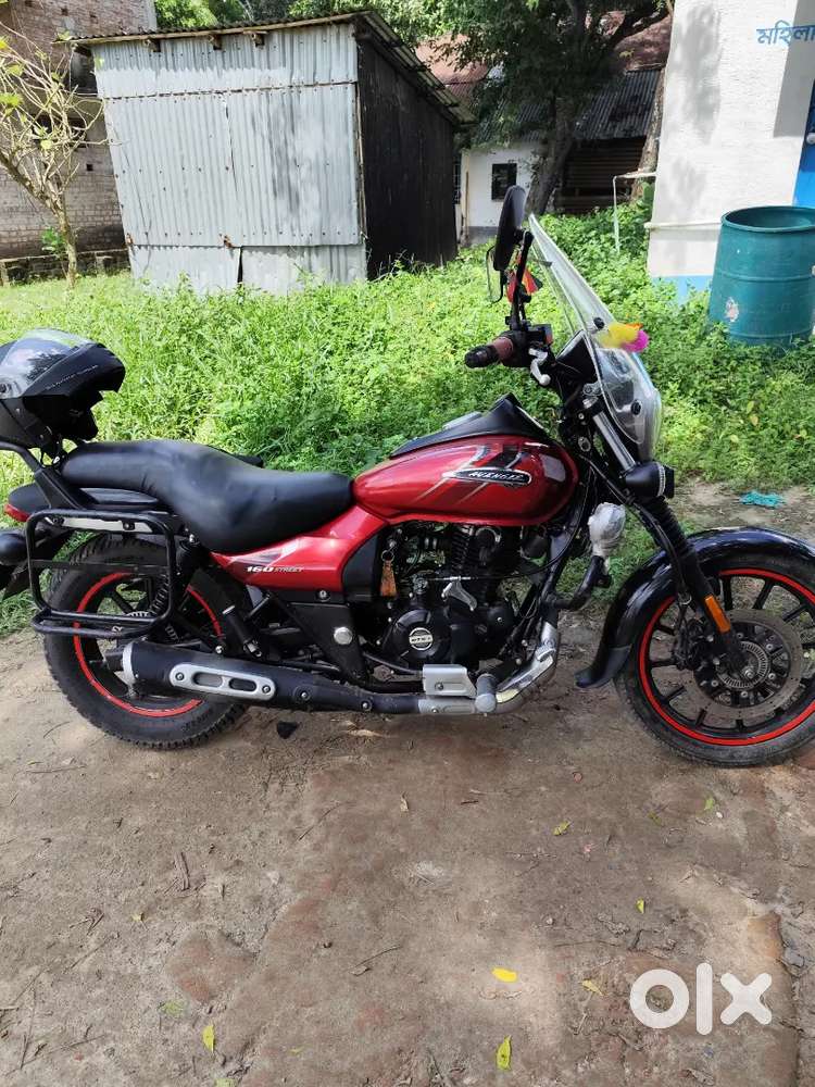 Bajaj Avenger 160 Red