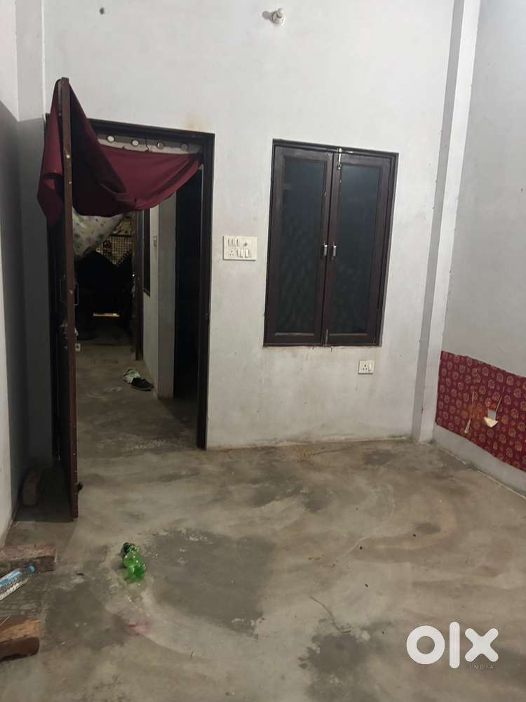 Female room patner chahiye